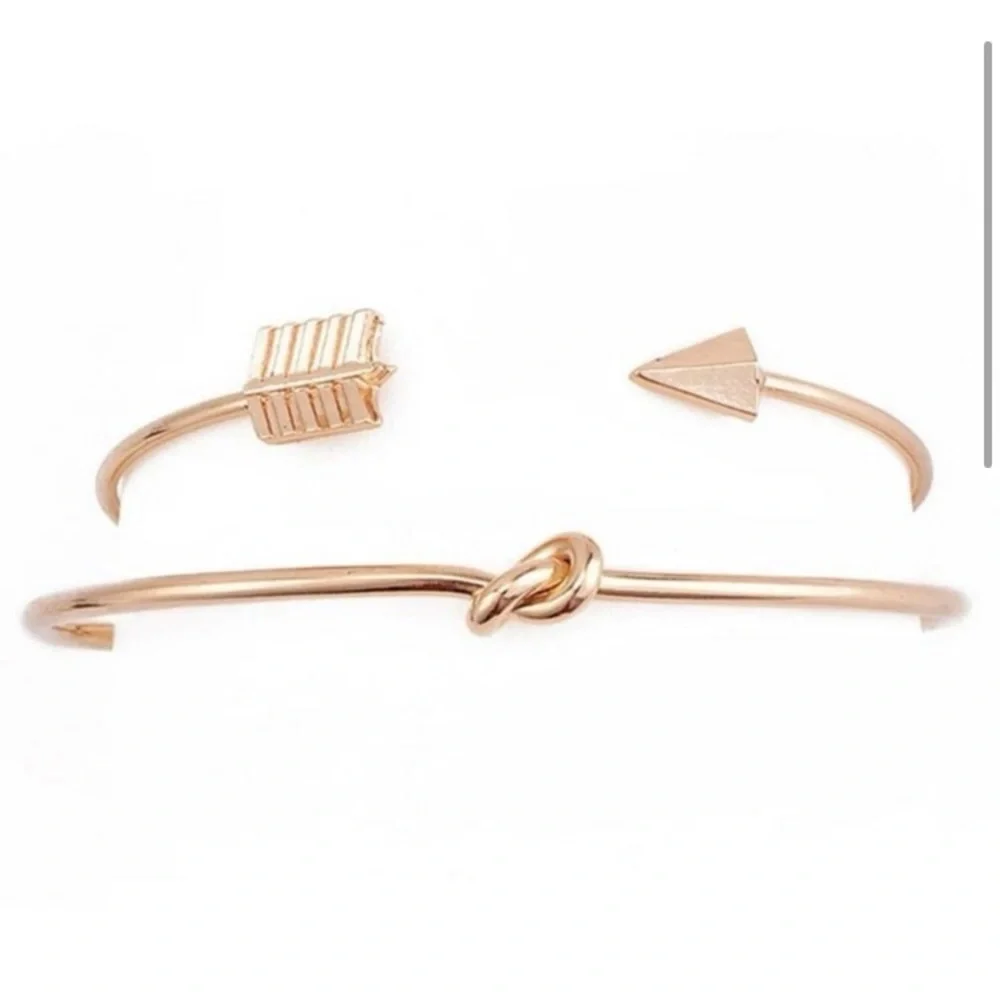 LAST ONE: Gold knot and arrow bangle cuff bracelet - Picture 2 of 6